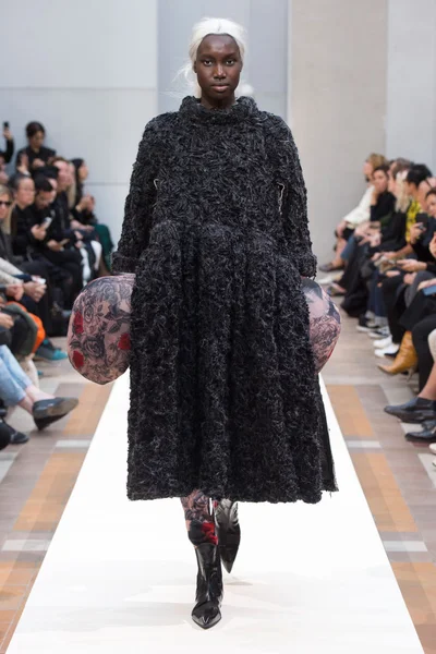 Look 11
